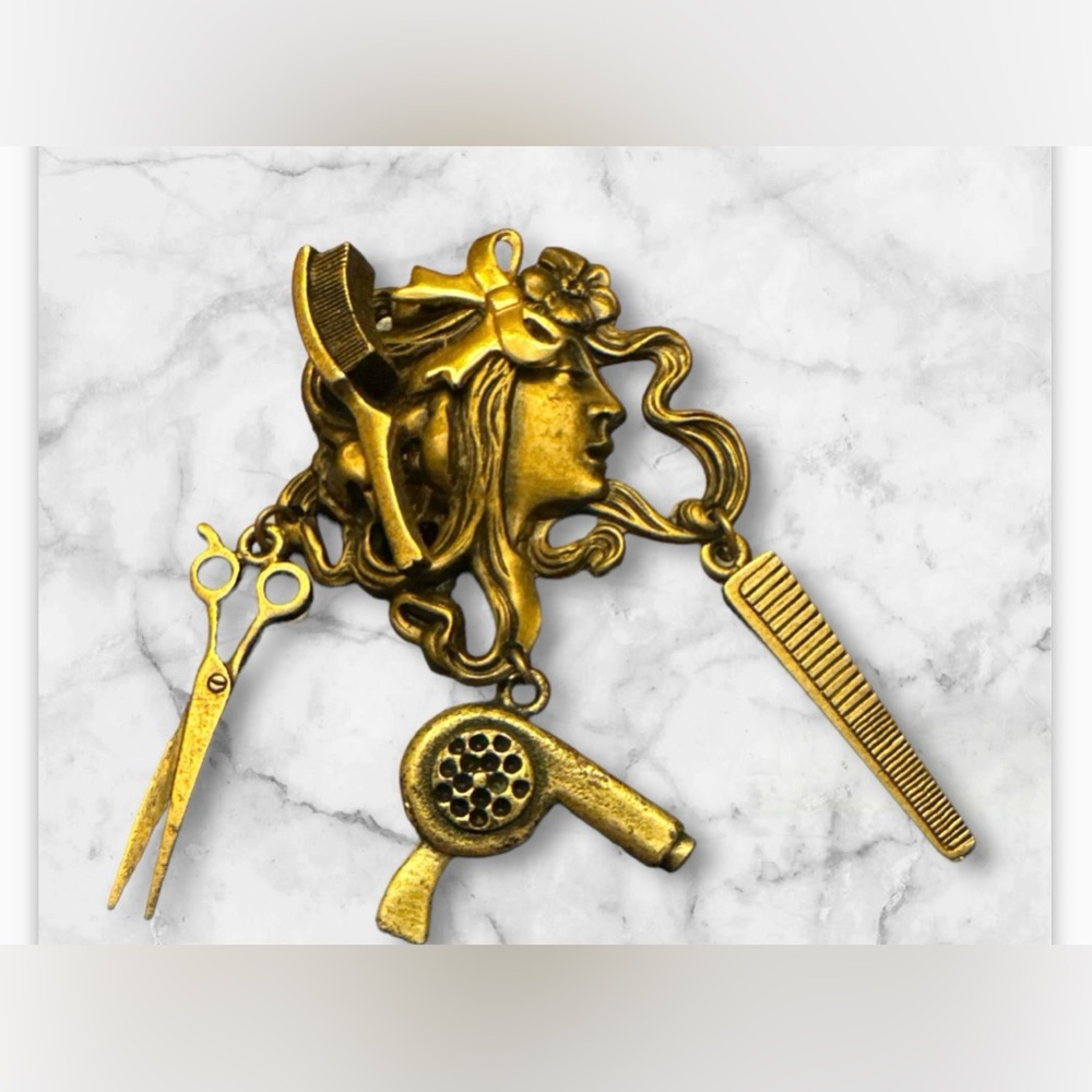 Vintage brooch for a special hairdresser.